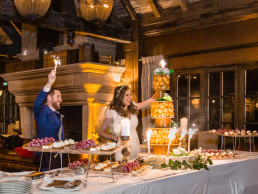 les mariés à l'arrivée du gateau