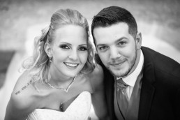 mariage à saint jean de maurienne dans les escaliers de la mairie