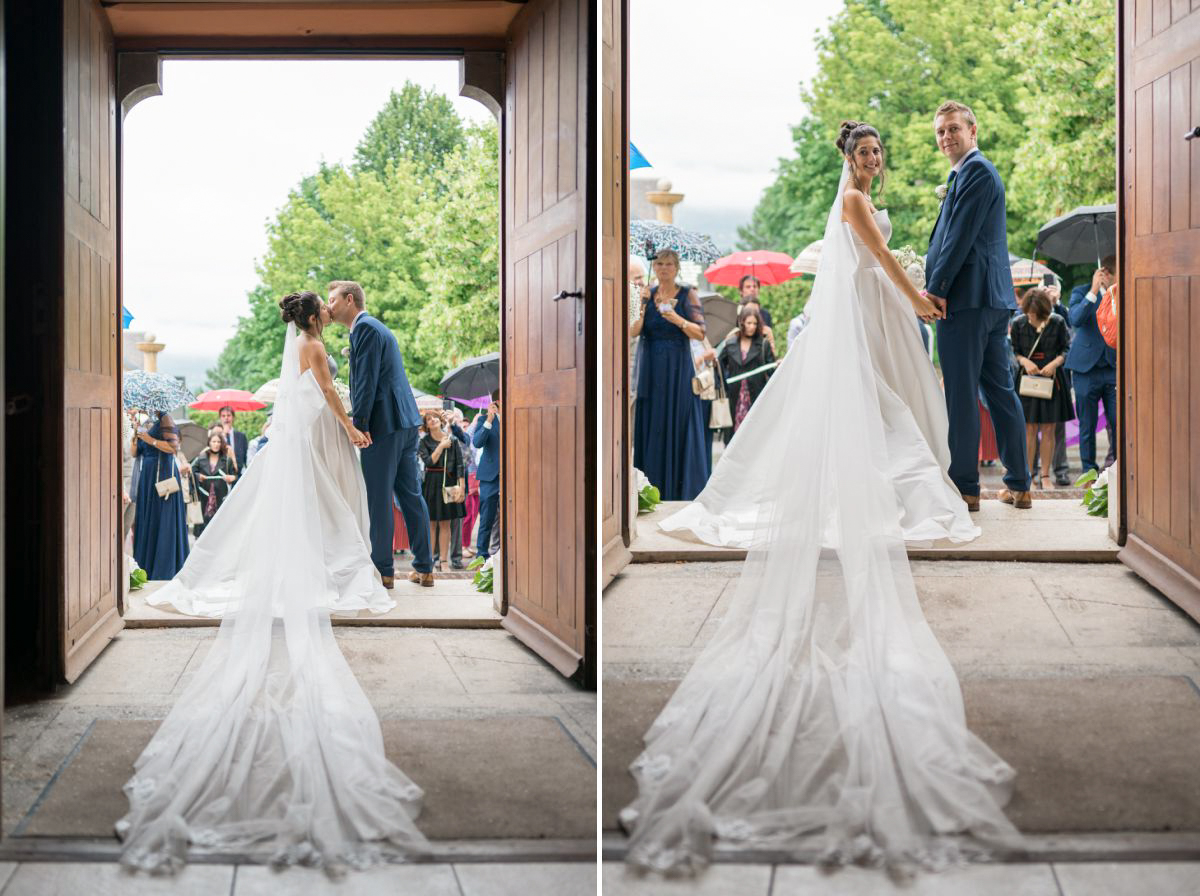 les mariés vus de dos à la sortie de l'église