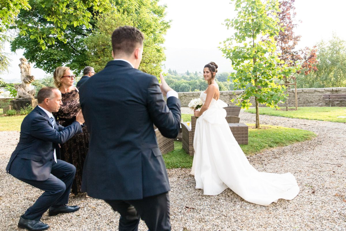 la mariée qui fait photographiée au chateau des comtes de challes