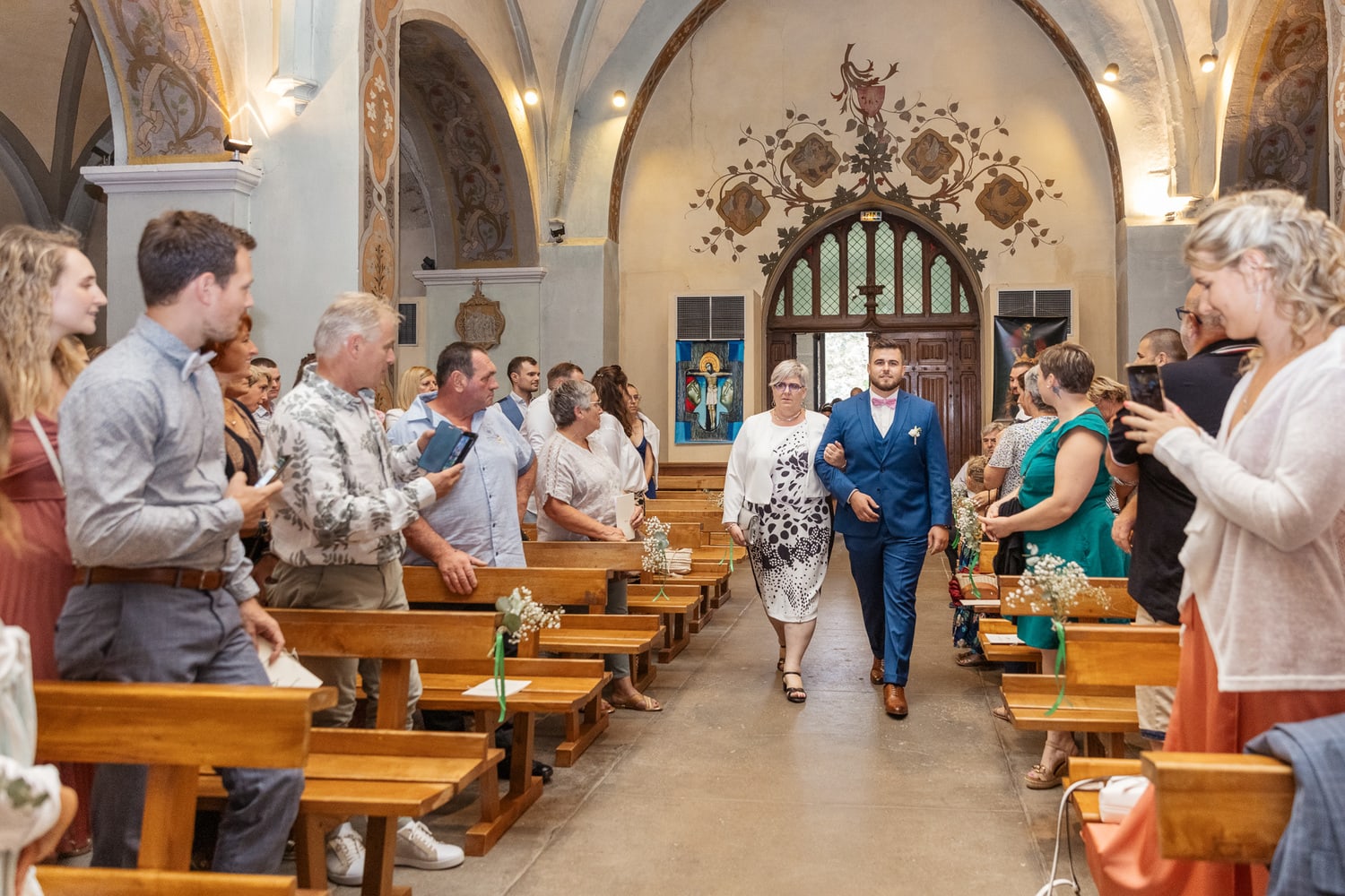 entrée dans l'église de la Motte Servolex