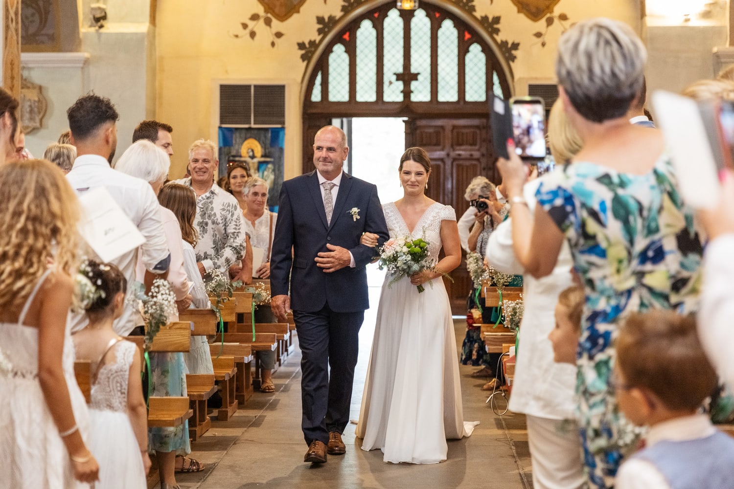 Entrée de la mariée à l'église de la Motte servolex