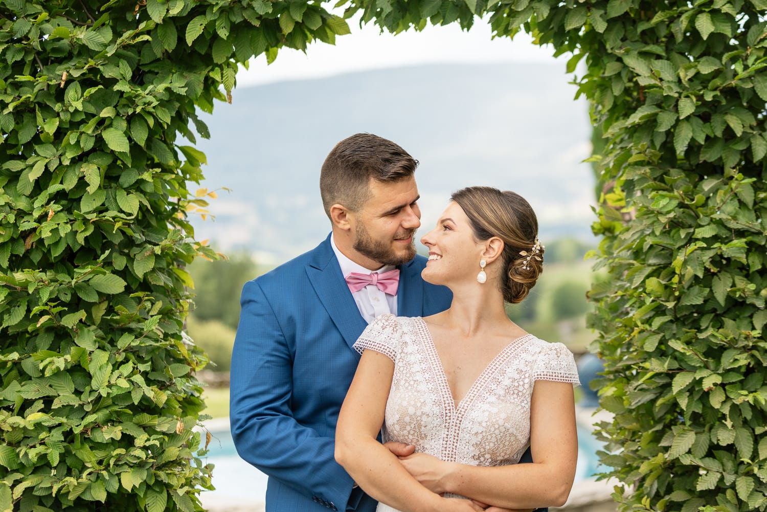 photo des mariés au château de Morgenex