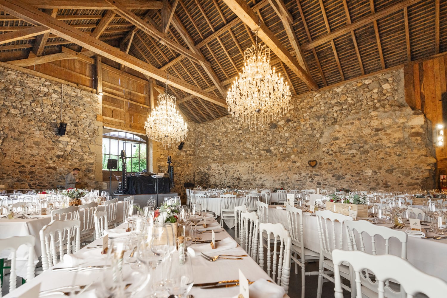 salle en pierre du château de Morgenex