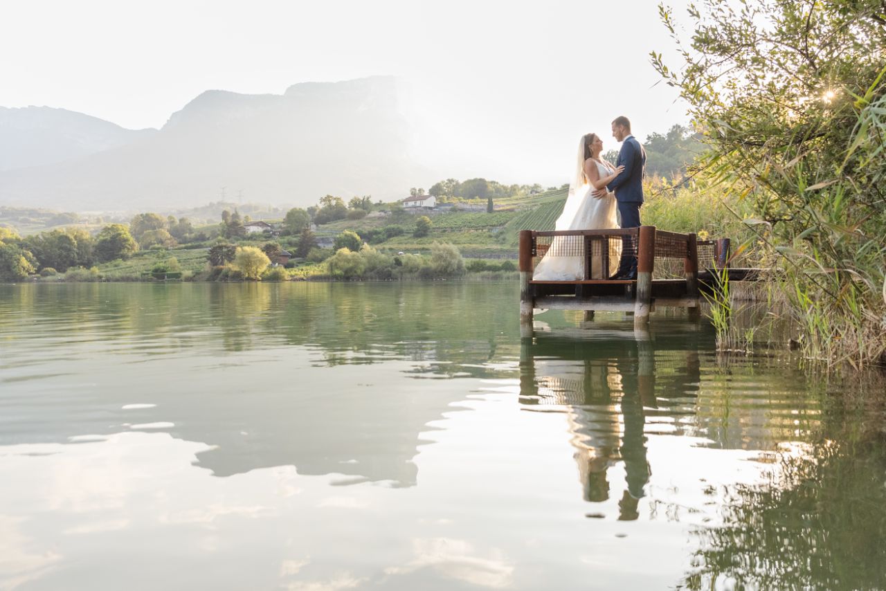 les mariés au bord du lac Saint André